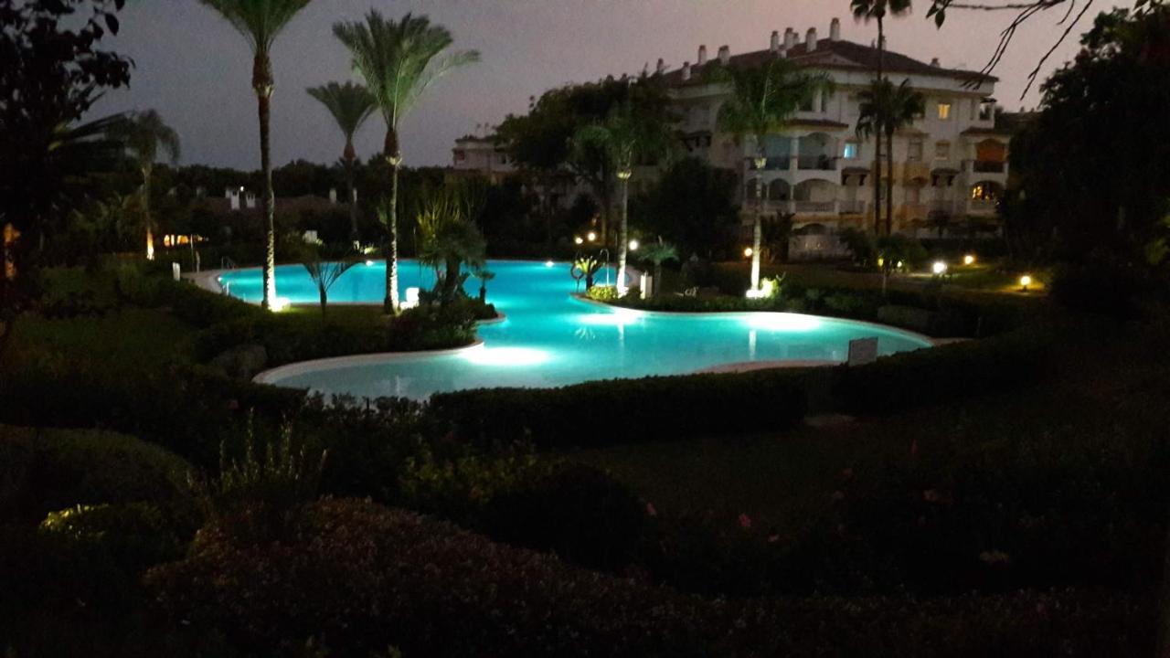 Appartamento Chez Elo's Marbella Milla de Oro. Jardin Privado Esterno foto