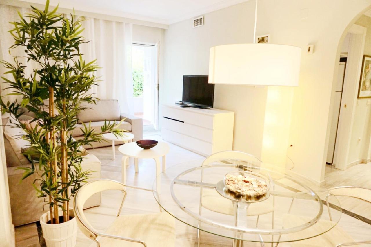 Appartamento Chez Elo's Marbella Milla de Oro. Jardin Privado Esterno foto