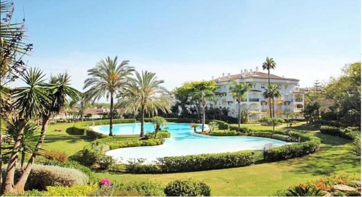 Appartamento Chez Elo's Marbella Milla de Oro. Jardin Privado Esterno foto